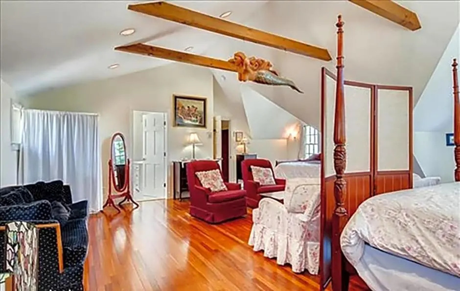 West Tisbury Inn