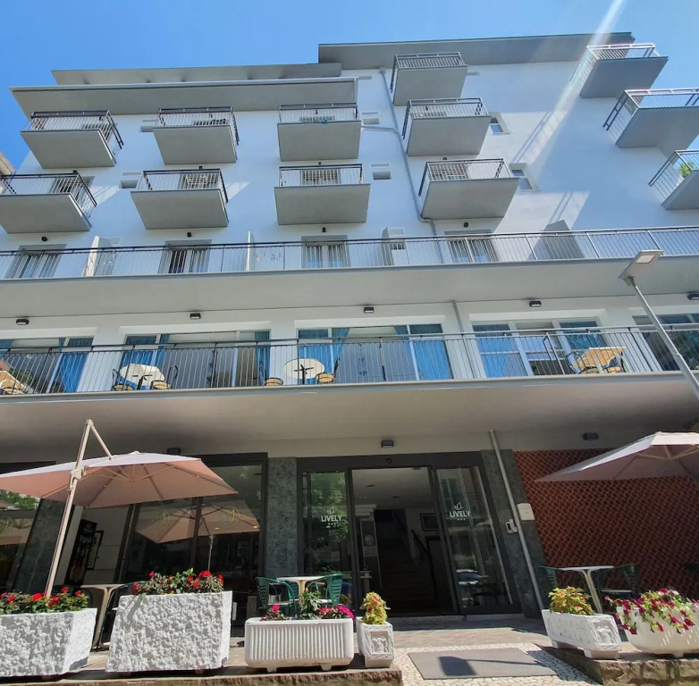 Lively Hotel