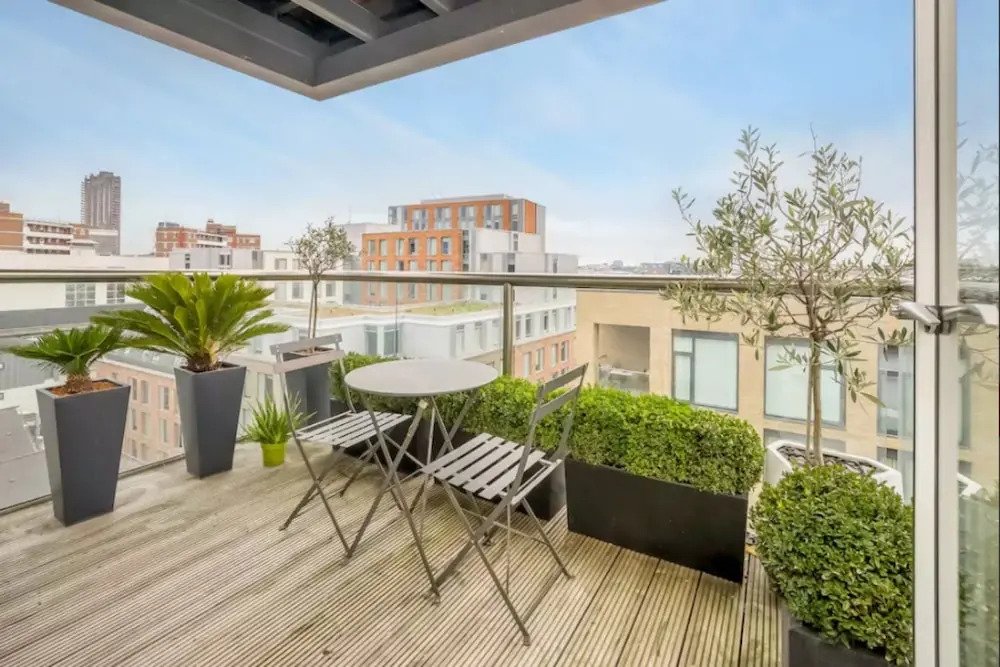Central & Modern 2 Bedroom Old Street Flat