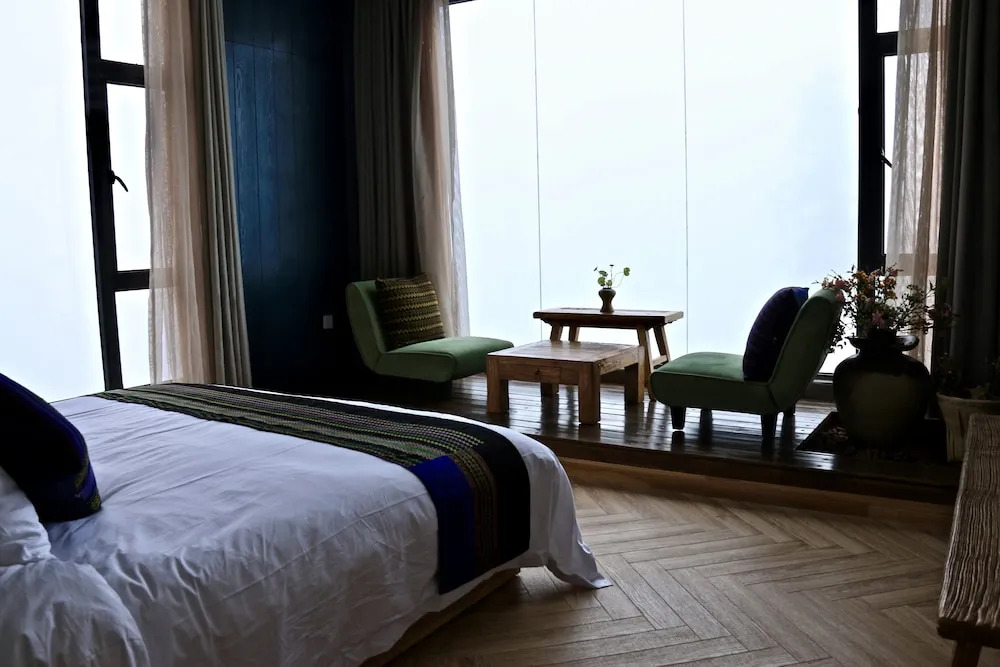 Sunny Hotel