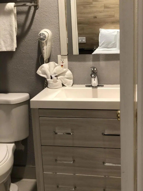 Anaheim Executive Inn & Suites