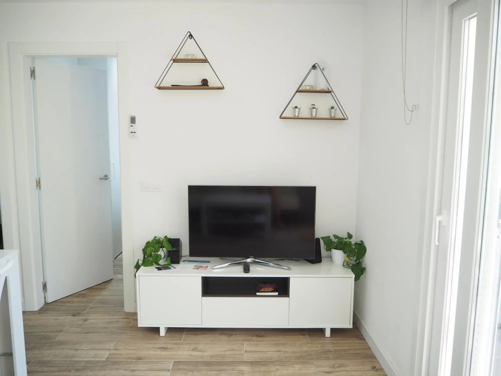 Apartament amb piscina i parquing.Baixos amb jardí
