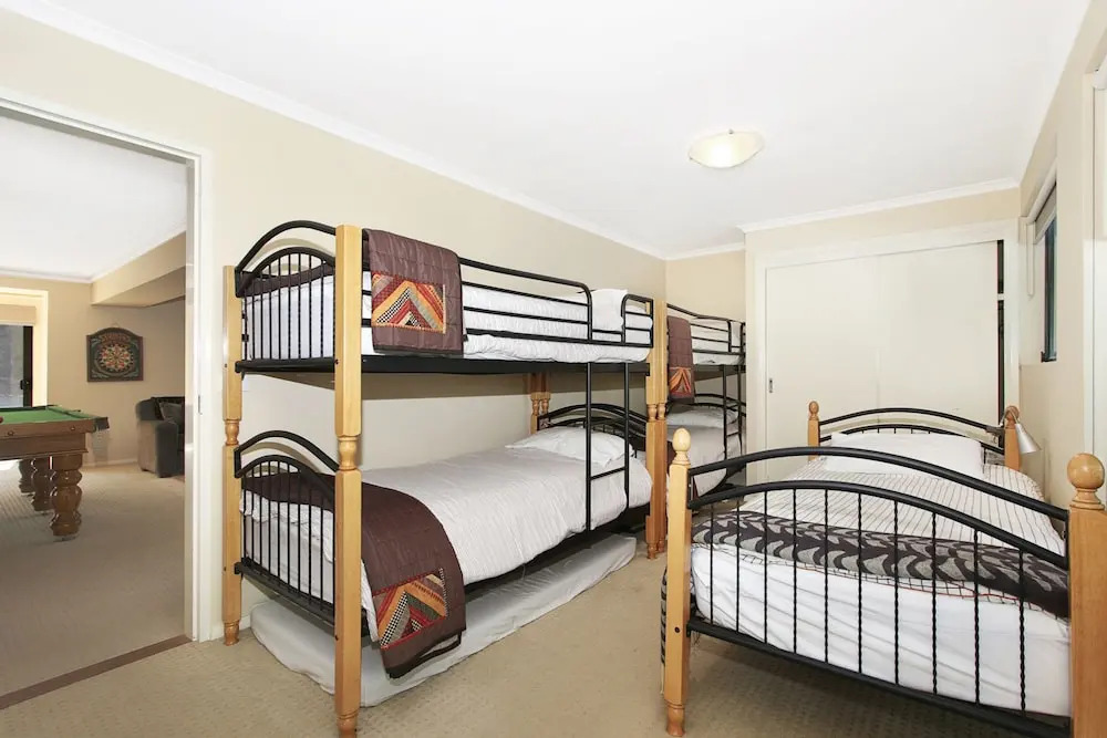 Canyons Bend - 5 Minute walk to shops and cafes
