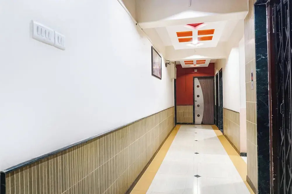 Fabhotel Royal Residency - Nr Phoenix mall