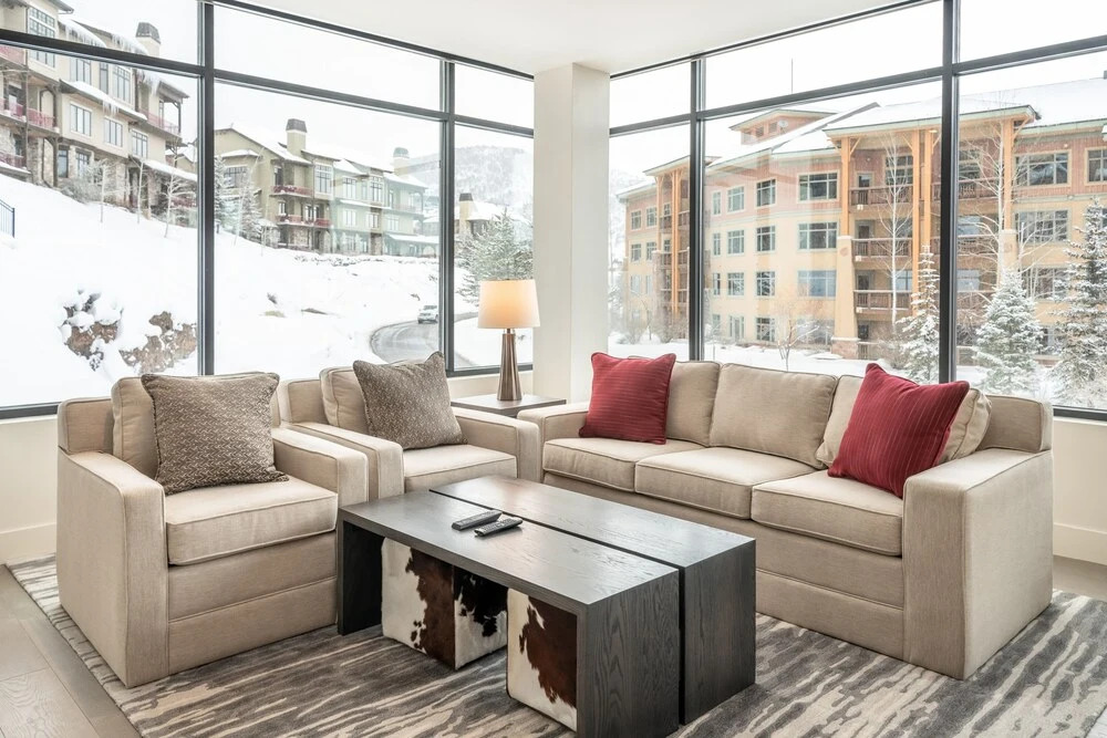 New Listing! Designer Ski-in/ski-out W/ Pool & Gym 3 Bedroom Condo
