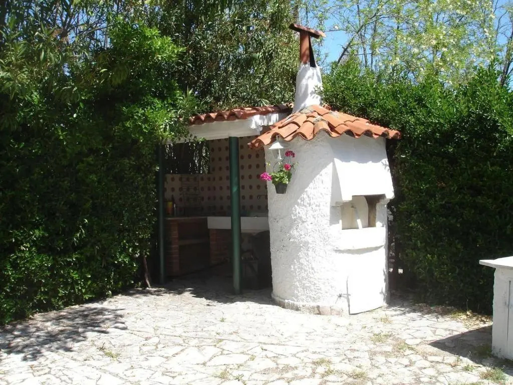 Villa immersa nel verde, spiaggia a 200m