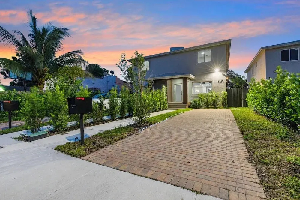 Luxurious 4BR Miami Home With Large Patio & Outdoor Space!
