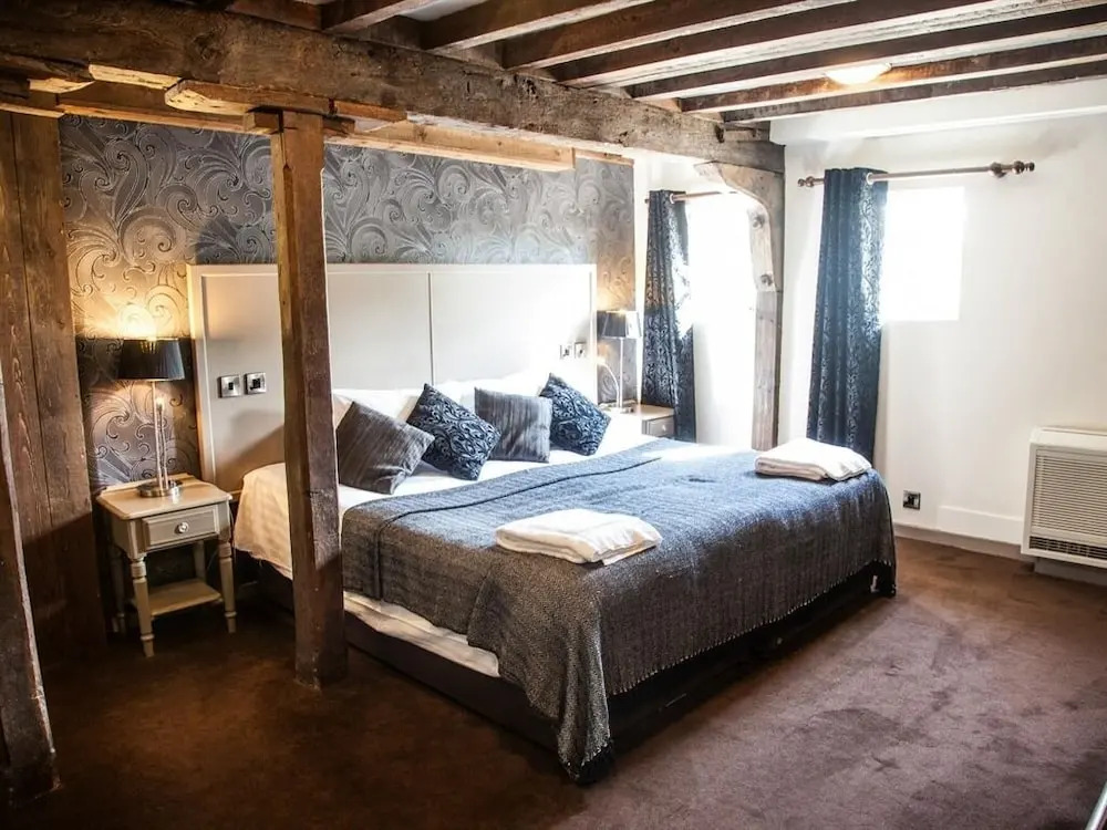 The Riverside Inn