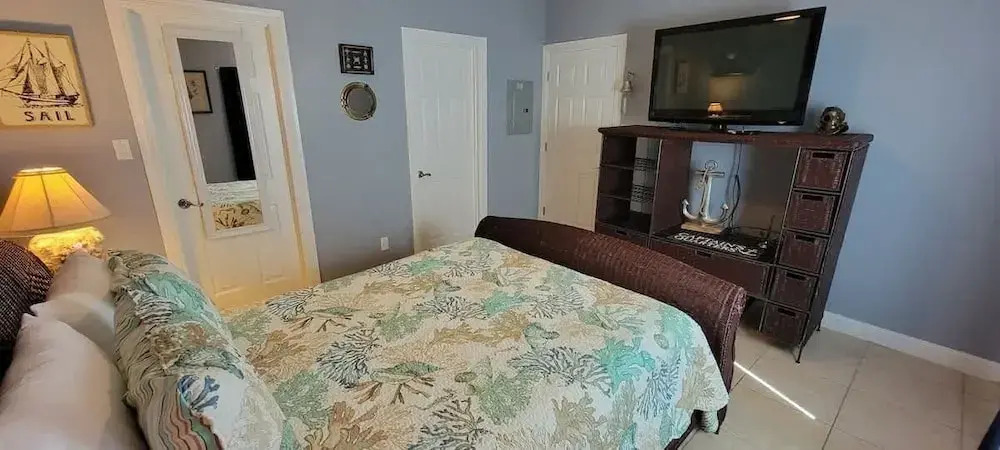 EZ Walk to Beach * Swanky 2 bedroom * Sleeps Tons (Mar y Sol II #1) by RedAwning