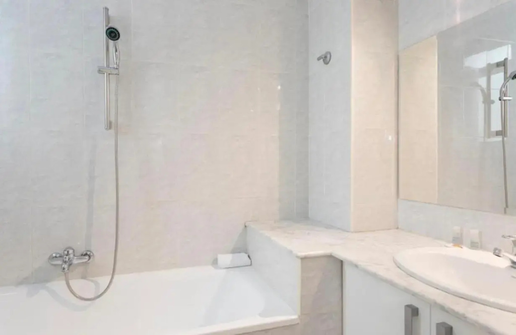 2 Bdr Eixample Apartment