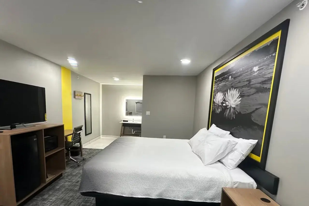 Super 8 BY Wyndham Lubbock Airport