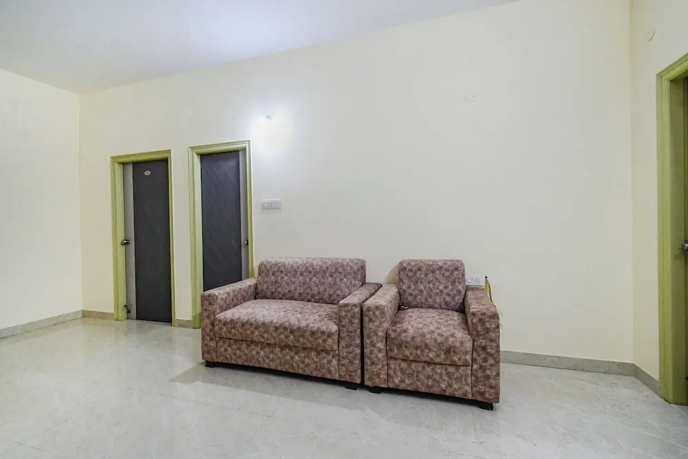 FabHotel RK Suites - Nr US Consulate, Financial District