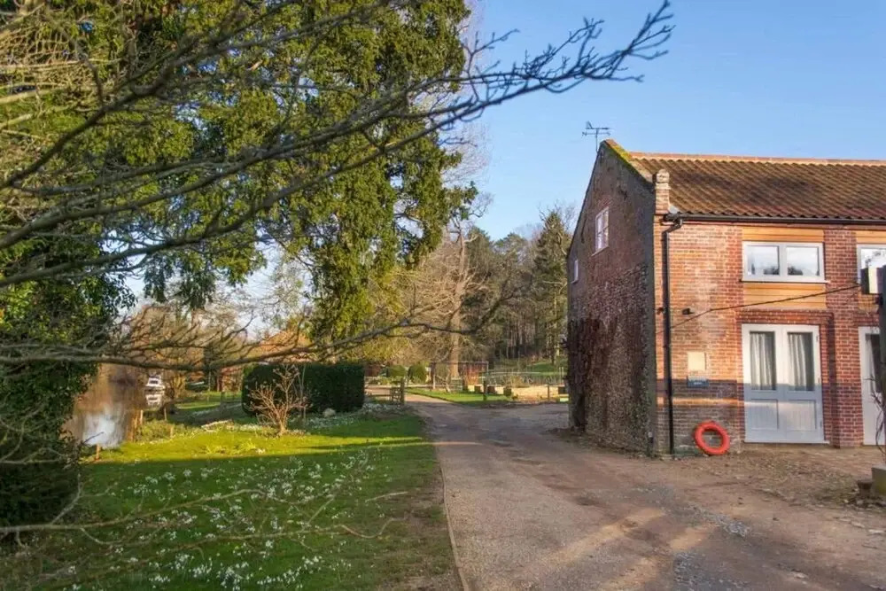 Host Stay Boathouse Barn