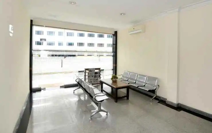 RedDoorz Premium at Hotel Ratu Residence