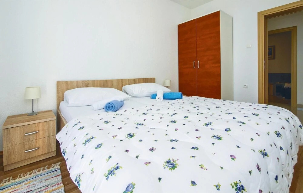 Stunning Home in Mali Rat With Wifi and 3 Bedrooms