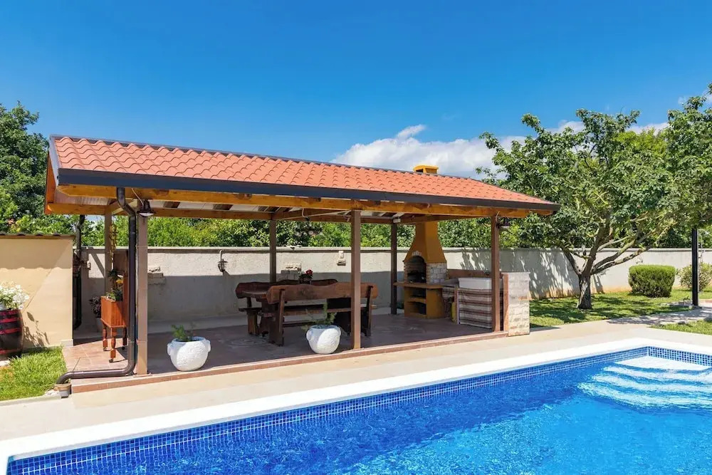 Lovely Family Bungalow With Private Pool