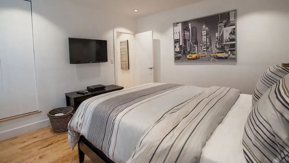 Newly Renovated Carriage House