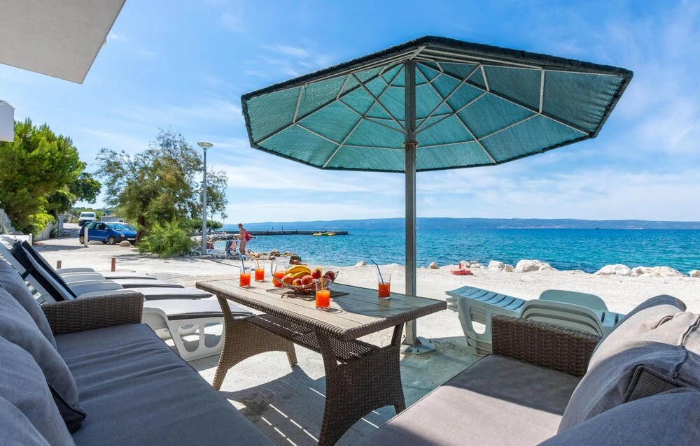 Nice Home in Podstrana With Wifi and 2 Bedrooms