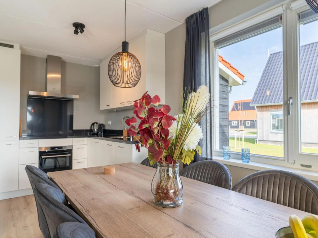 Fine holiday home 300 m from the Oosterschelde estuary