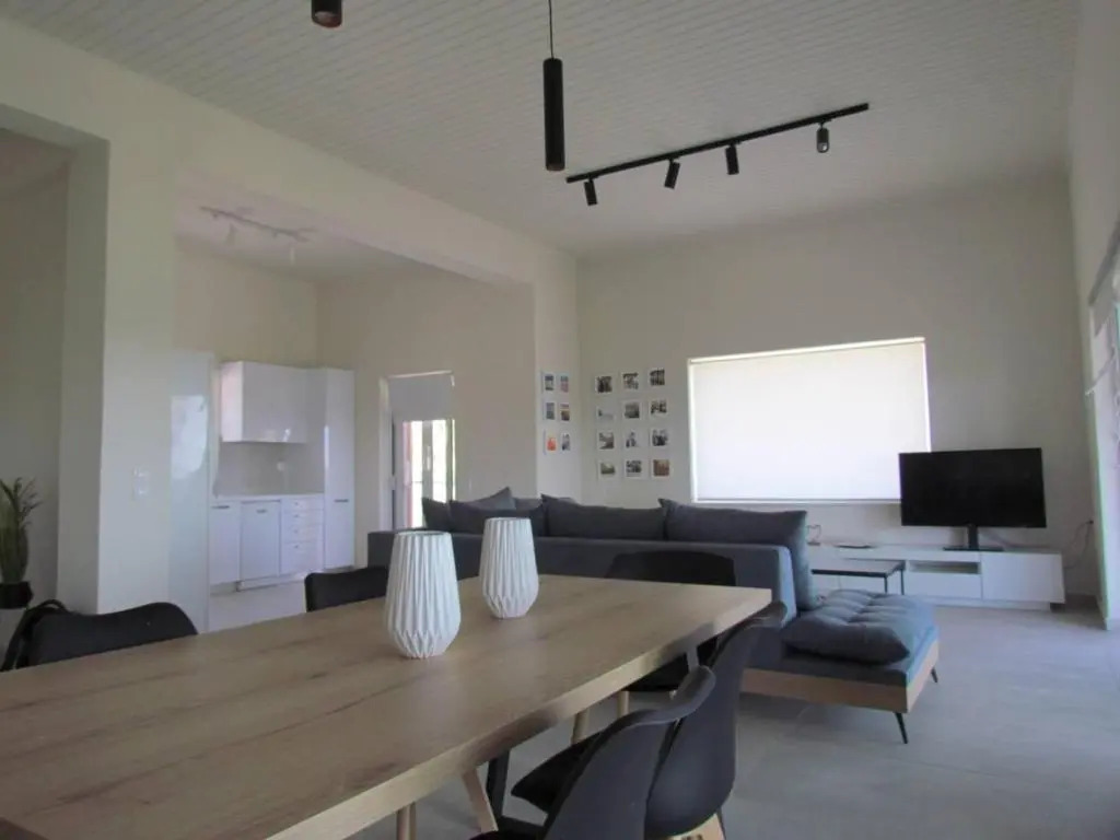 Beautiful 3-Bed House in Chania with garden