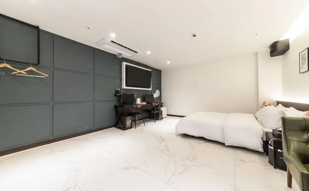 Plum Hotel