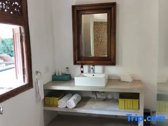 Villa Anh Yeu - 6 BR in Seminyak with Free breakfast & Airport Pick up service