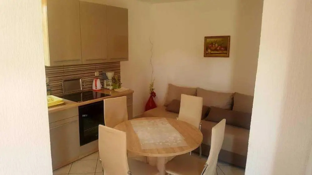 Simple Apartment a3 for 5 Guests in Vrvari, Close to the Beach