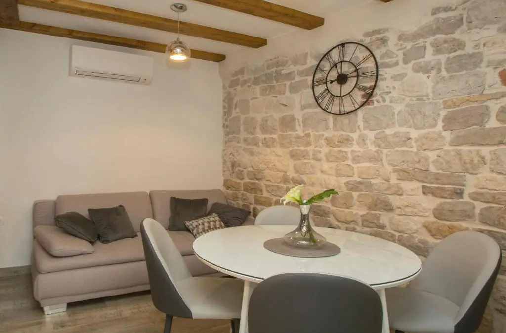 Old Center Cozy Room
