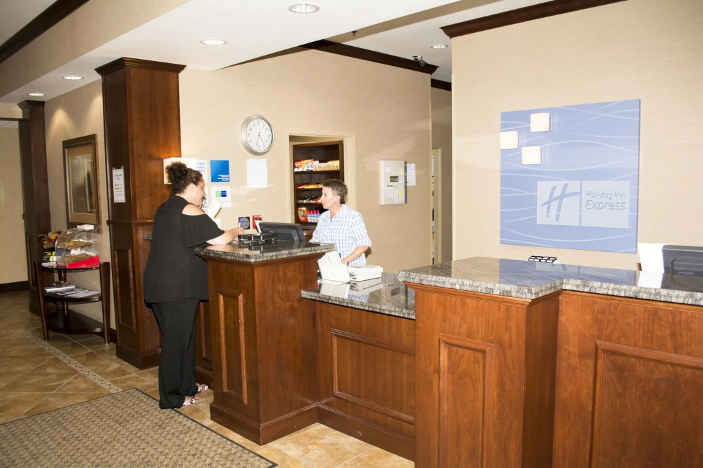 Holiday Inn Express & Suites - Mason City by IHG