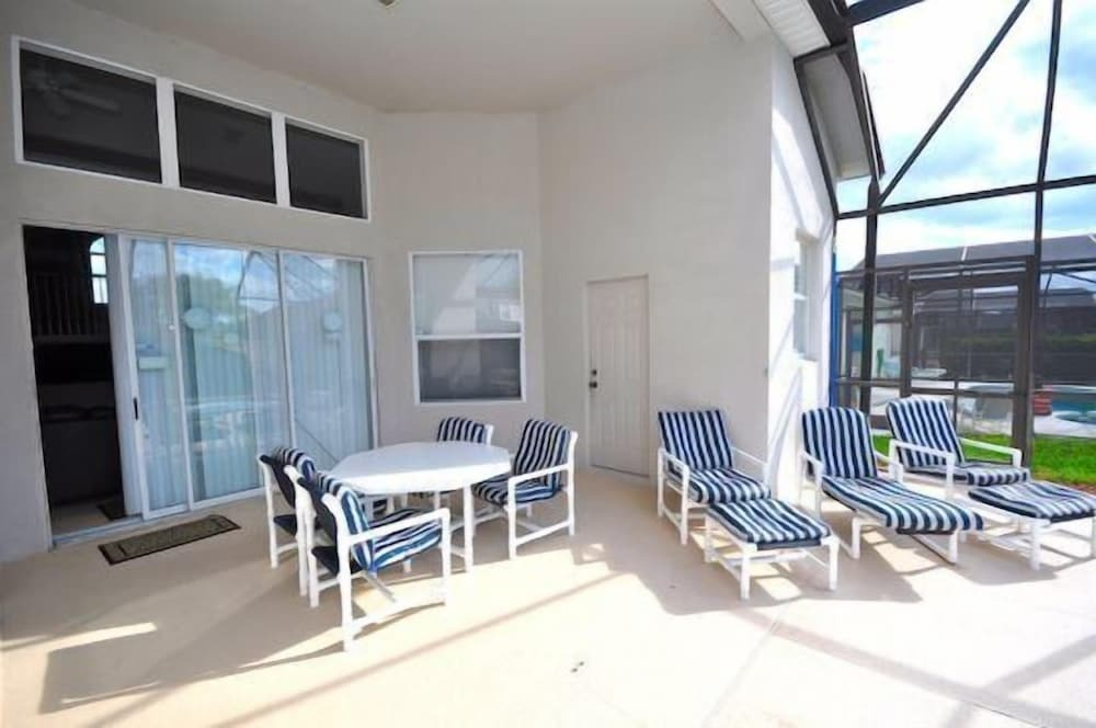 Windsor Palms 6 bed / 3.5 bath home