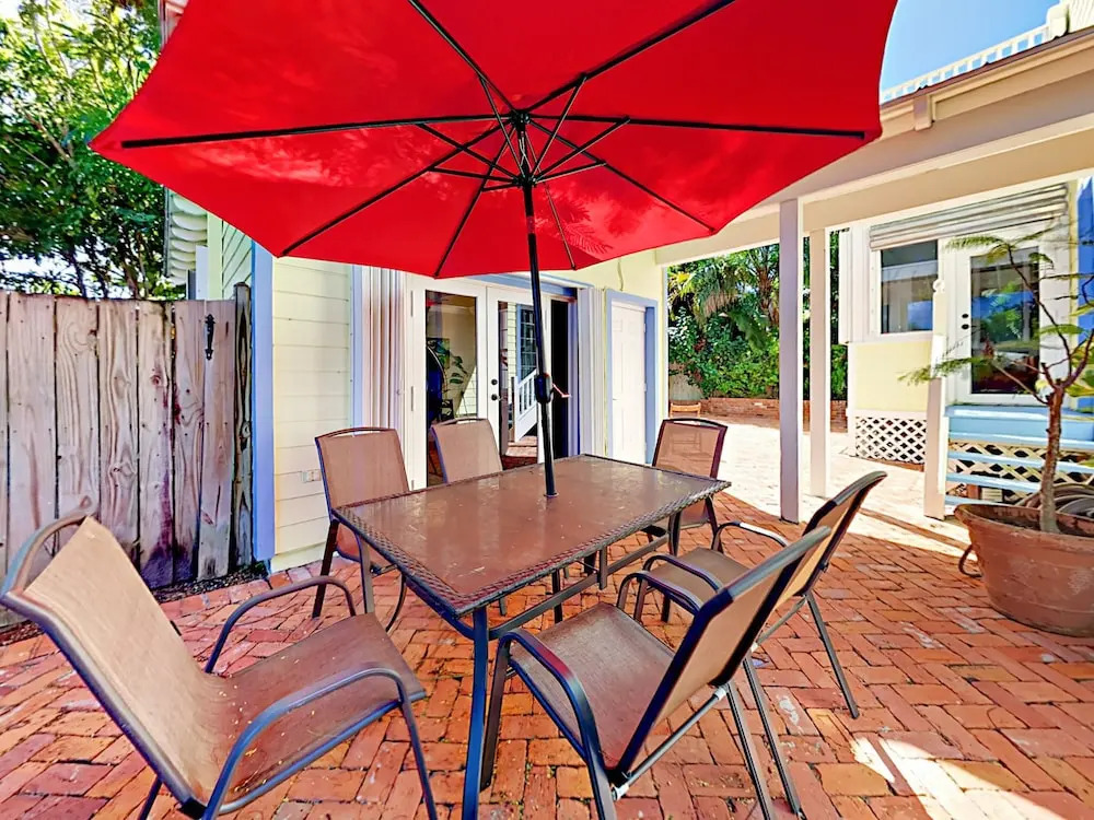 10 NE 7th Street Home 3 Bedrooms 2.5 Bathrooms Home