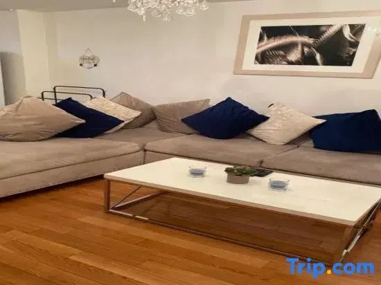 Prime Murray Hill 2 BR Gem