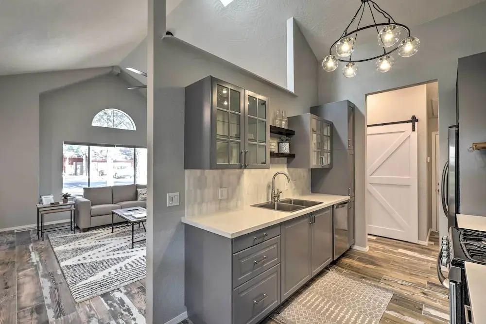Modern Flagstaff Retreat ~ 4 Mi to Downtown!