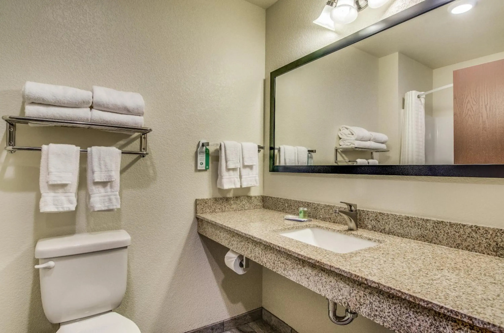 Cobblestone Inn & Suites - Bridgeport