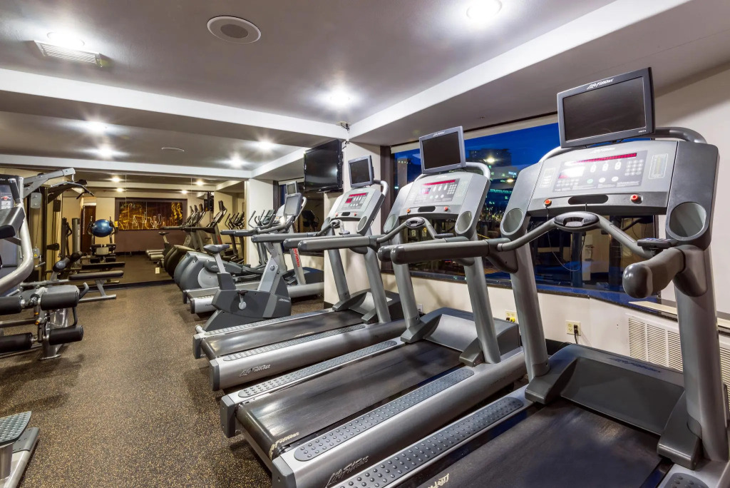 Crowne Plaza Seattle - No Resort Fee - Newly Renovated IHG Hotel