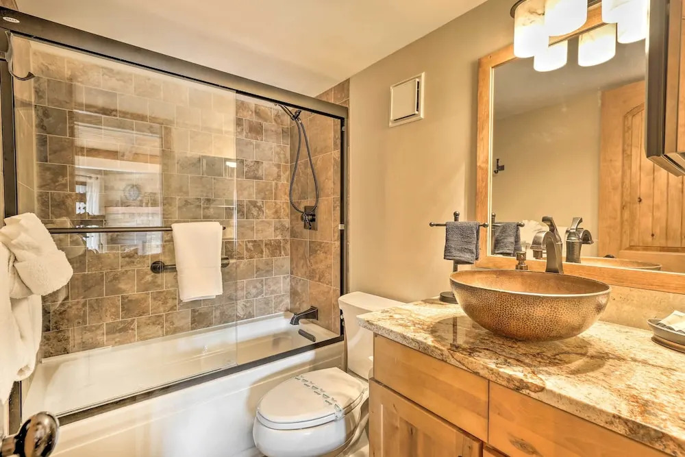 Ski & Hike: Mtn-view Condo in Silverthorne!