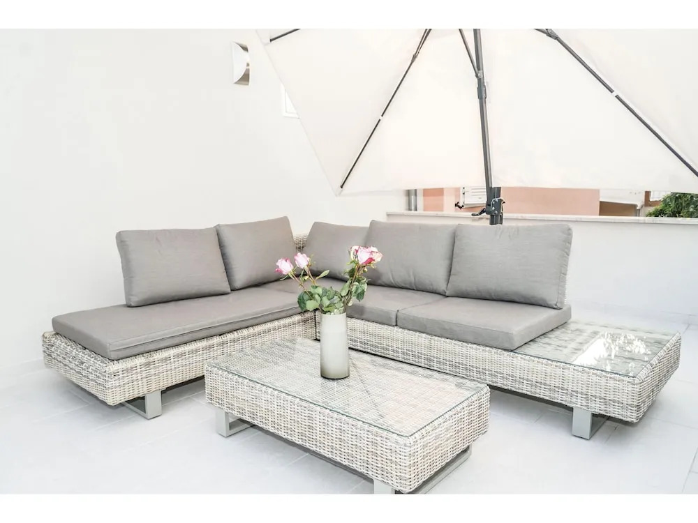 Modern Villa Roko For 6 Persons With Whirpool In Trogir Near The Beach
