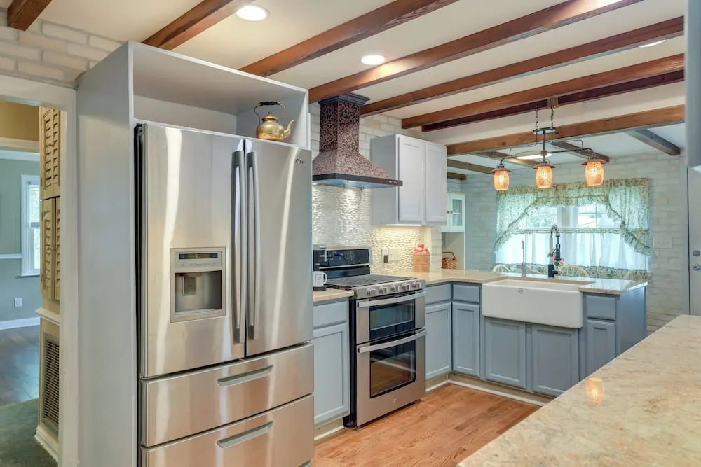 Charming New Bern Cottage w/ Grill & Fire Pit!