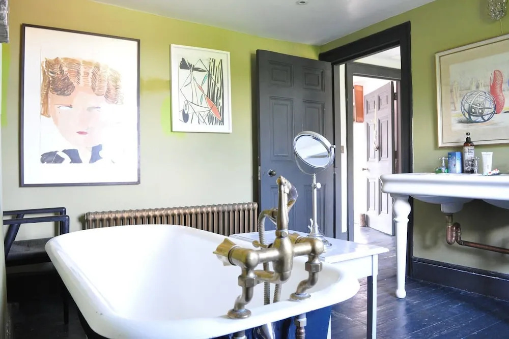 Colourful 3 Bedroom House in Camberwell