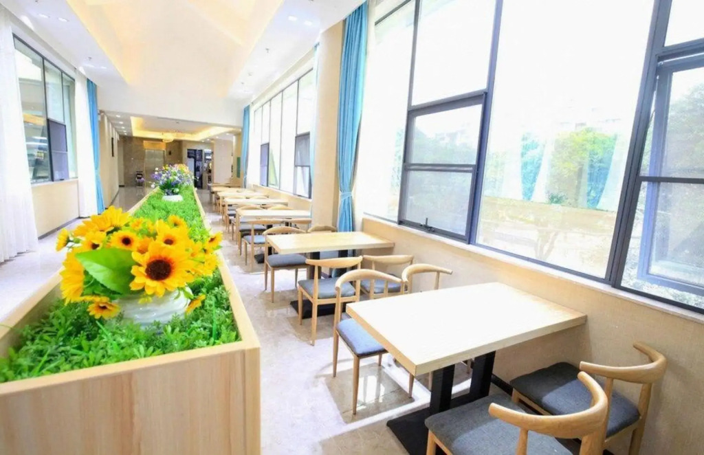 Manhattan Hotel Guilin Liangjiang Sihu Arctic Plaza