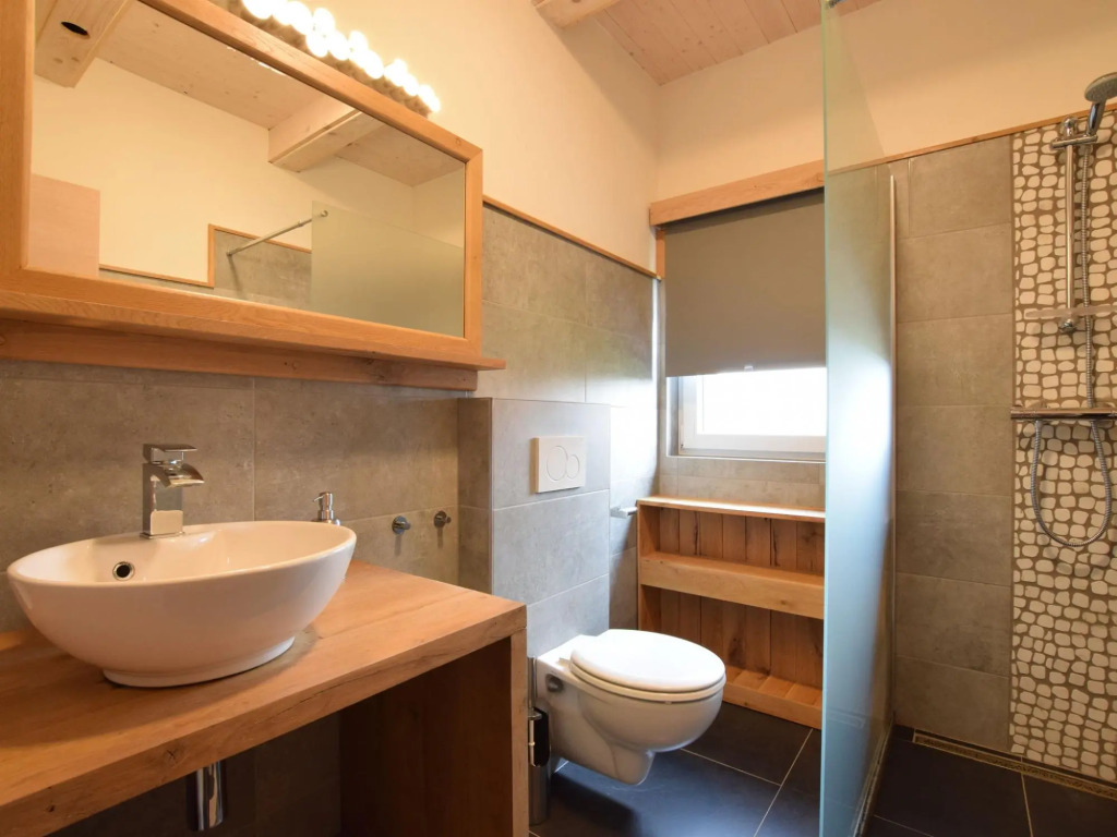 Grandeur Villa with Sauna & Hot Tub in Durbuy