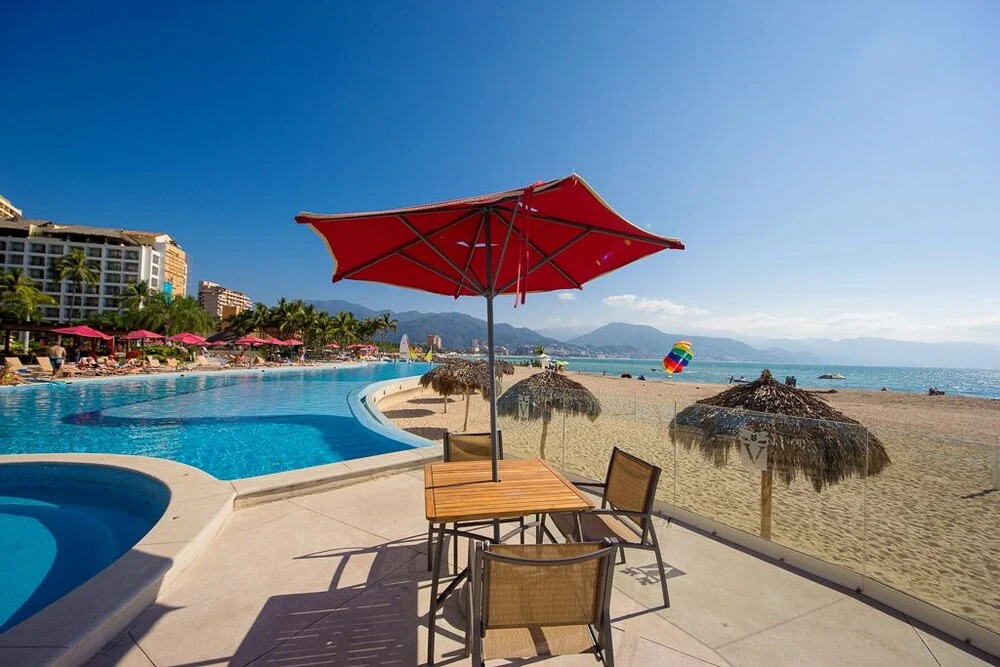 Beachfront Condo on 21st Floor