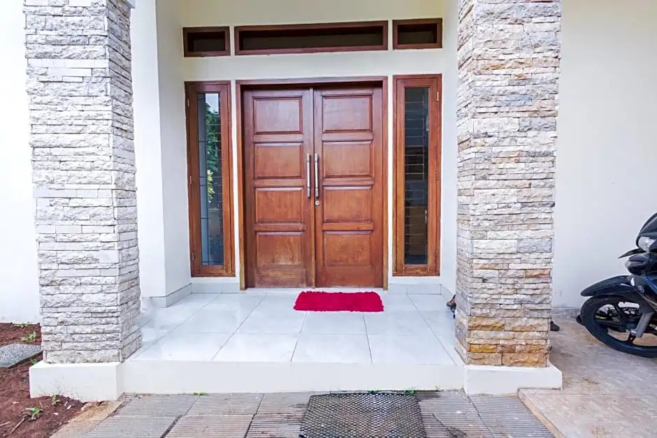 OYO Life 3451 Kost Shavero