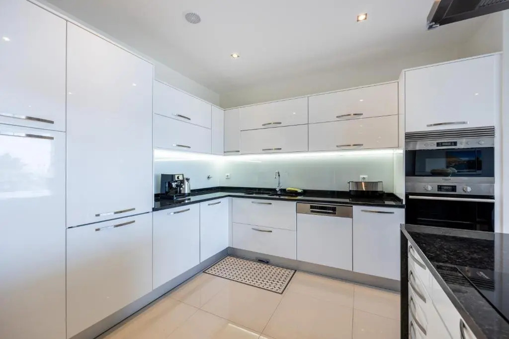 CoolHouses Algarve Lagos, 3 Bed modern Flat, outdoor, Indoor pools and SPA, Amor à Vida