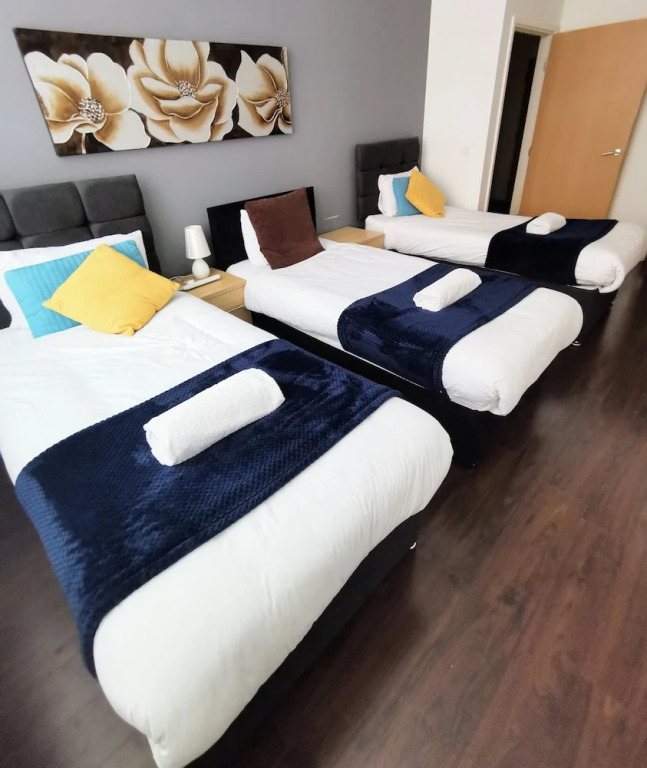 2bed Apt -king Bed -free Parking - Family Friendly