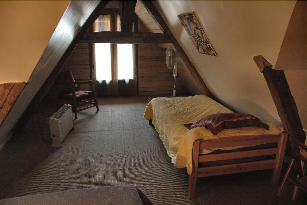 Gîte LAnge Blanc 12 chambres, 28 personnes, piscine couverte chauffée