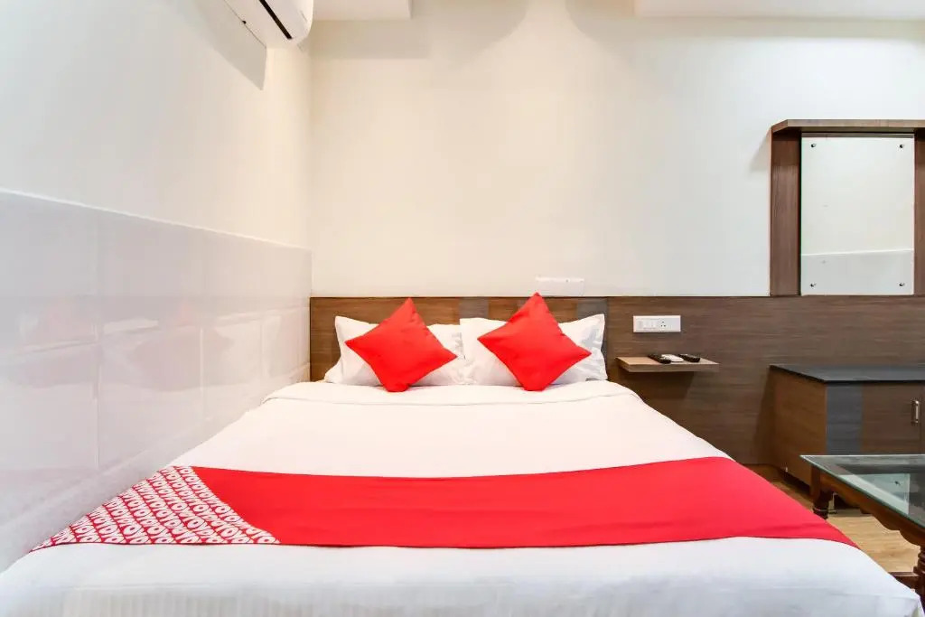 OYO Flagship Hotel GV Residency