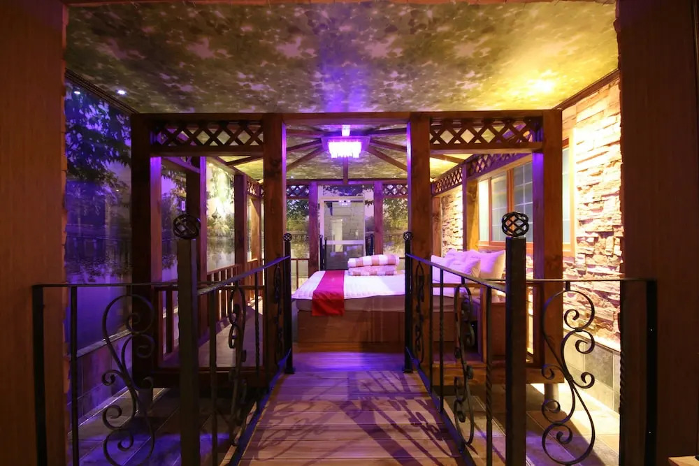 Hera Hotel