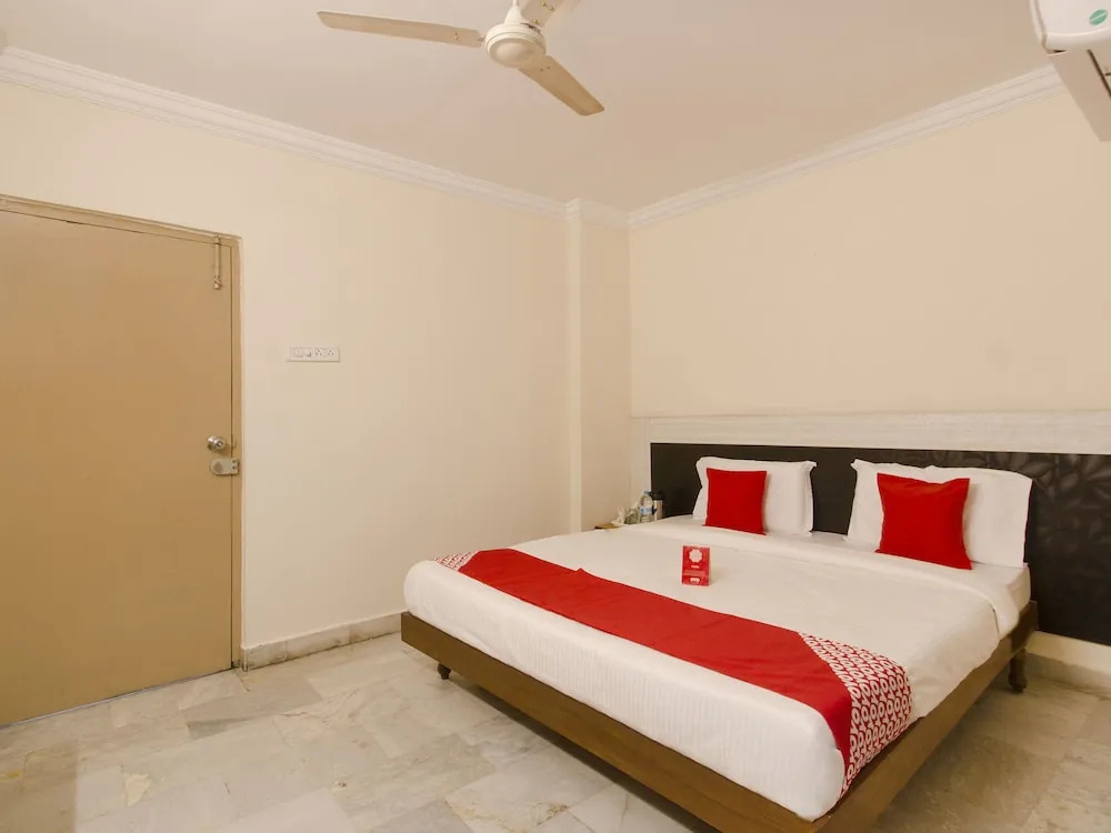 OYO 11321 Hotel Goutham Residency