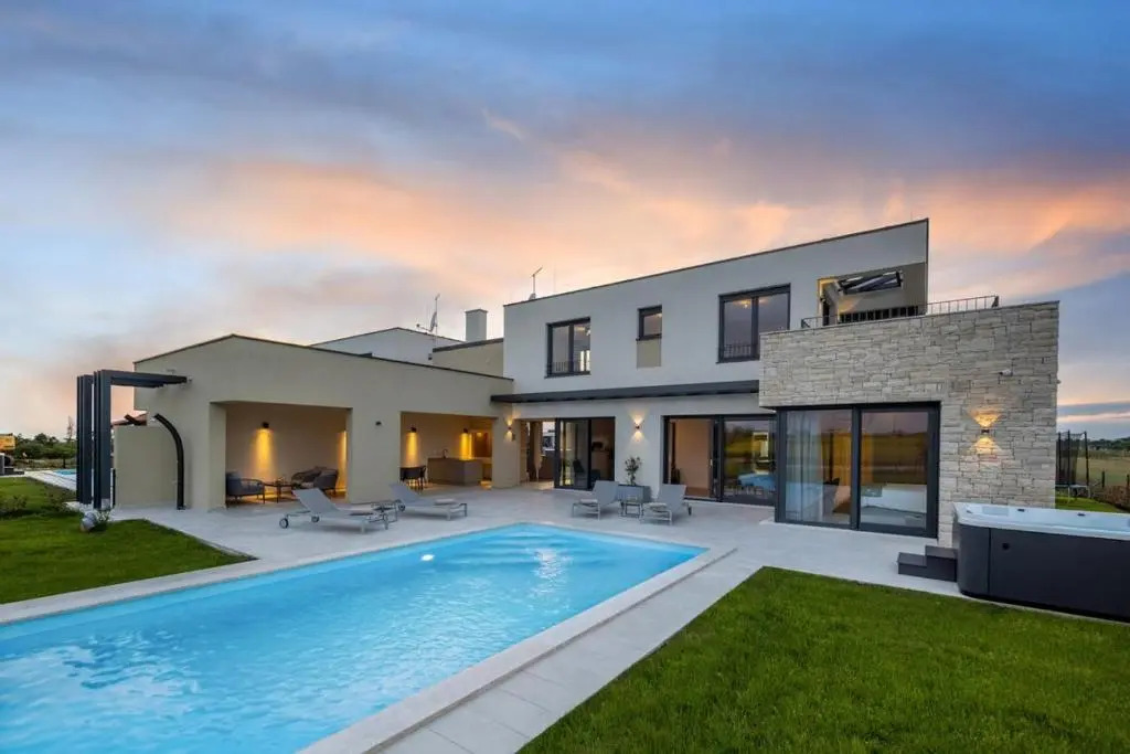 Villa Estate